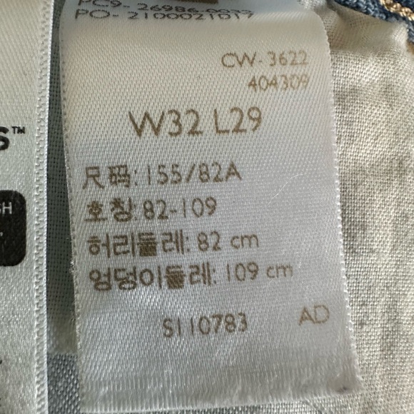 Levi's Classic Blue Denim Jeans - Picture 7 of 7